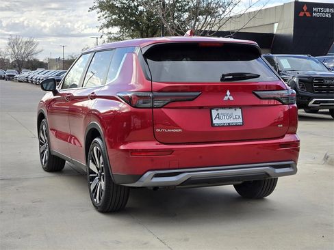 New 2026 Mitsubishi Outlander SE image 3