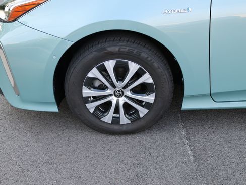 Used 2020 Toyota Prius XLE AWD/4WD image 9