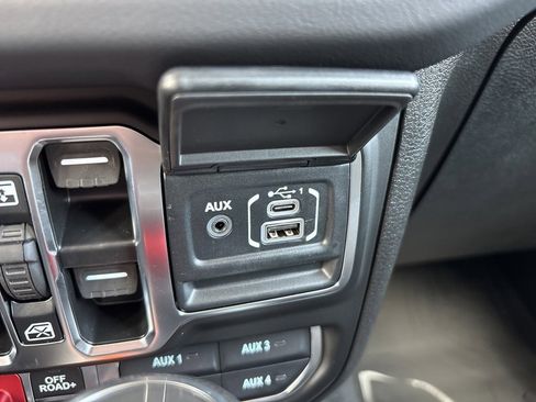 New 2025 Jeep Wrangler Rubicon w/ Steel Bumper Group image 17