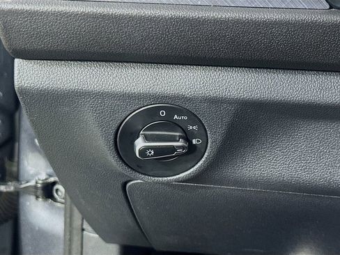 Used 2024 Volkswagen Jetta SE FWD image 21