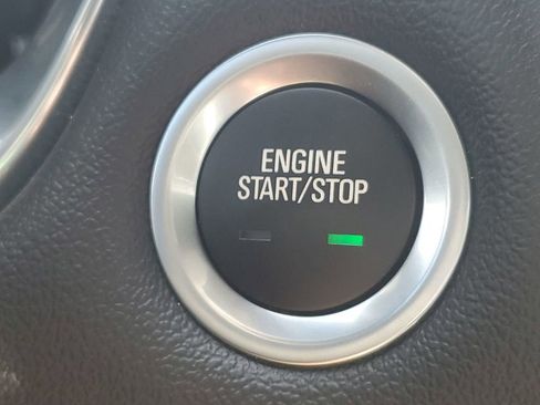 Used 2023 Chevrolet Traverse LT image 37