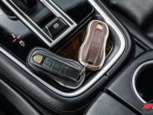 Used 2018 Porsche Panamera 4S image 92