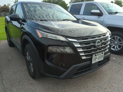 Used 2024 Nissan Rogue S FWD image 2