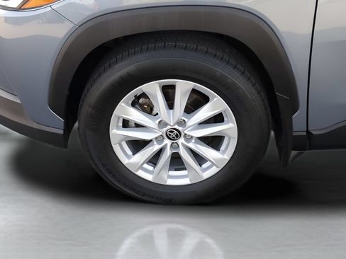 Certified 2022 Toyota Corolla Cross LE AWD/4WD image 3