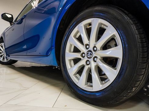 Used 2020 Toyota Camry LE image 32