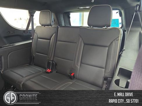 Used 2024 GMC Yukon XL SLT AWD/4WD image 36