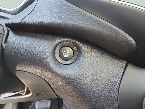 Used 2019 Jeep Cherokee Limited image 21