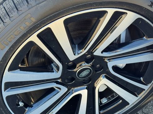 Used 2023 Land Rover Range Rover SE image 12