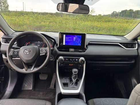 Used 2025 Toyota RAV4 XLE AWD/4WD image 18