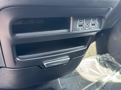 New 2025 Chrysler Pacifica Select FWD image 27