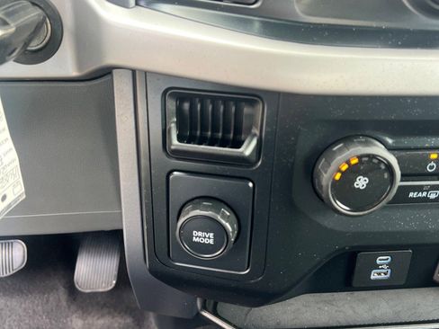 Used 2023 Ford F150 XLT RWD image 32