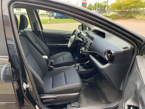 Used 2017 Toyota Prius C Two FWD image 32