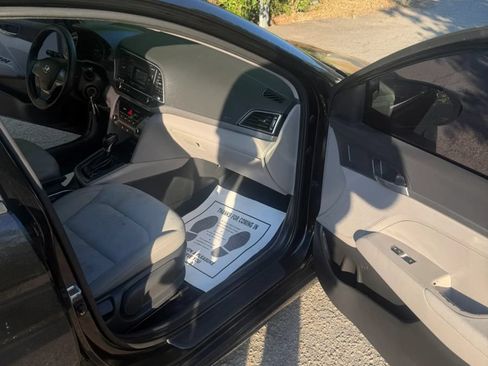 Used 2017 Hyundai Elantra SE FWD image 14