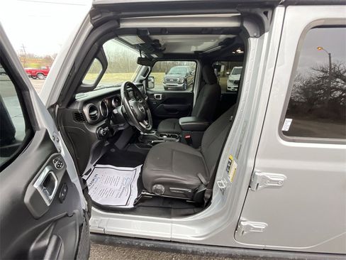 Used 2022 Jeep Gladiator Willys image 11