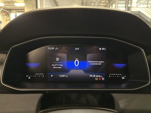 Used 2025 Volkswagen Jetta SE w/ Sunroof Package image 19