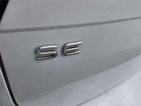 Certified 2023 Volkswagen Tiguan SE R-Line FWD image 11