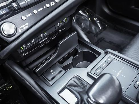 Certified 2022 Lexus ES 300h w/ Premium Package FWD image 17