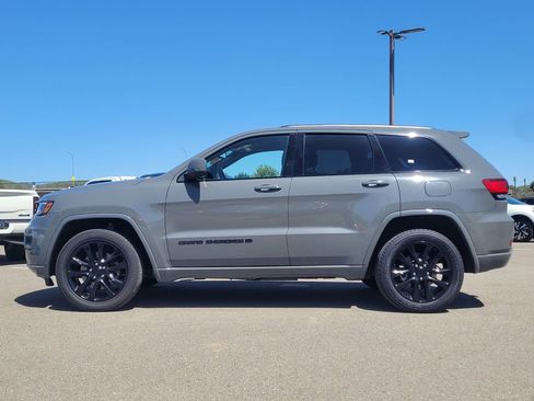 Used 2022 Jeep Grand Cherokee Laredo X image 7