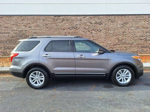 Used 2014 Ford Explorer XLT w/ Equipment Group 202A image 7