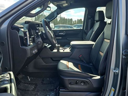 Used 2025 GMC Sierra 1500 AT4 image 11
