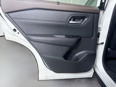 Used 2023 Nissan Rogue SV w/ SV Premium B Package FWD image 26