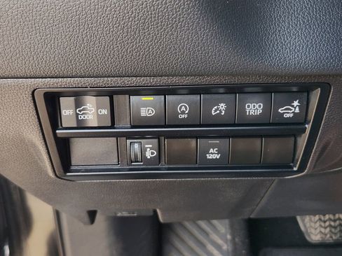 Used 2024 Toyota Tundra Limited image 26