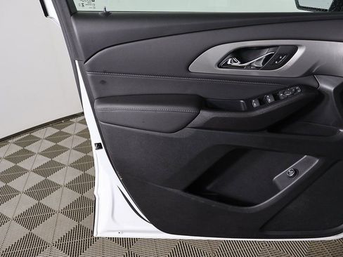 Used 2024 Chevrolet Traverse LT image 20