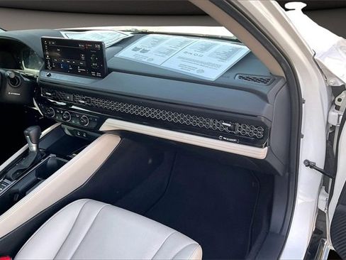 Used 2023 Honda Accord Touring image 15