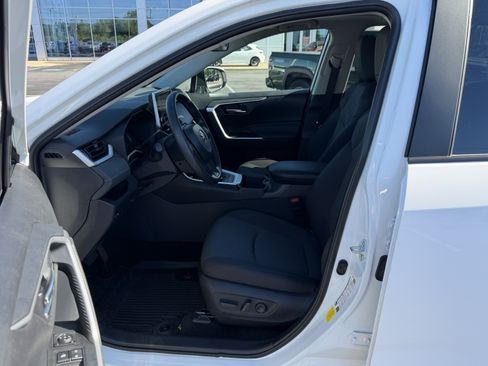 Used 2025 Toyota RAV4 XLE w/ Convenience Package AWD/4WD image 23