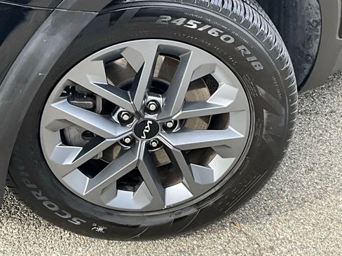 Used 2023 Kia Telluride LX image 4