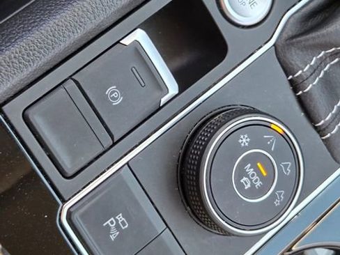 Used 2021 Volkswagen Atlas SEL Premium image 28