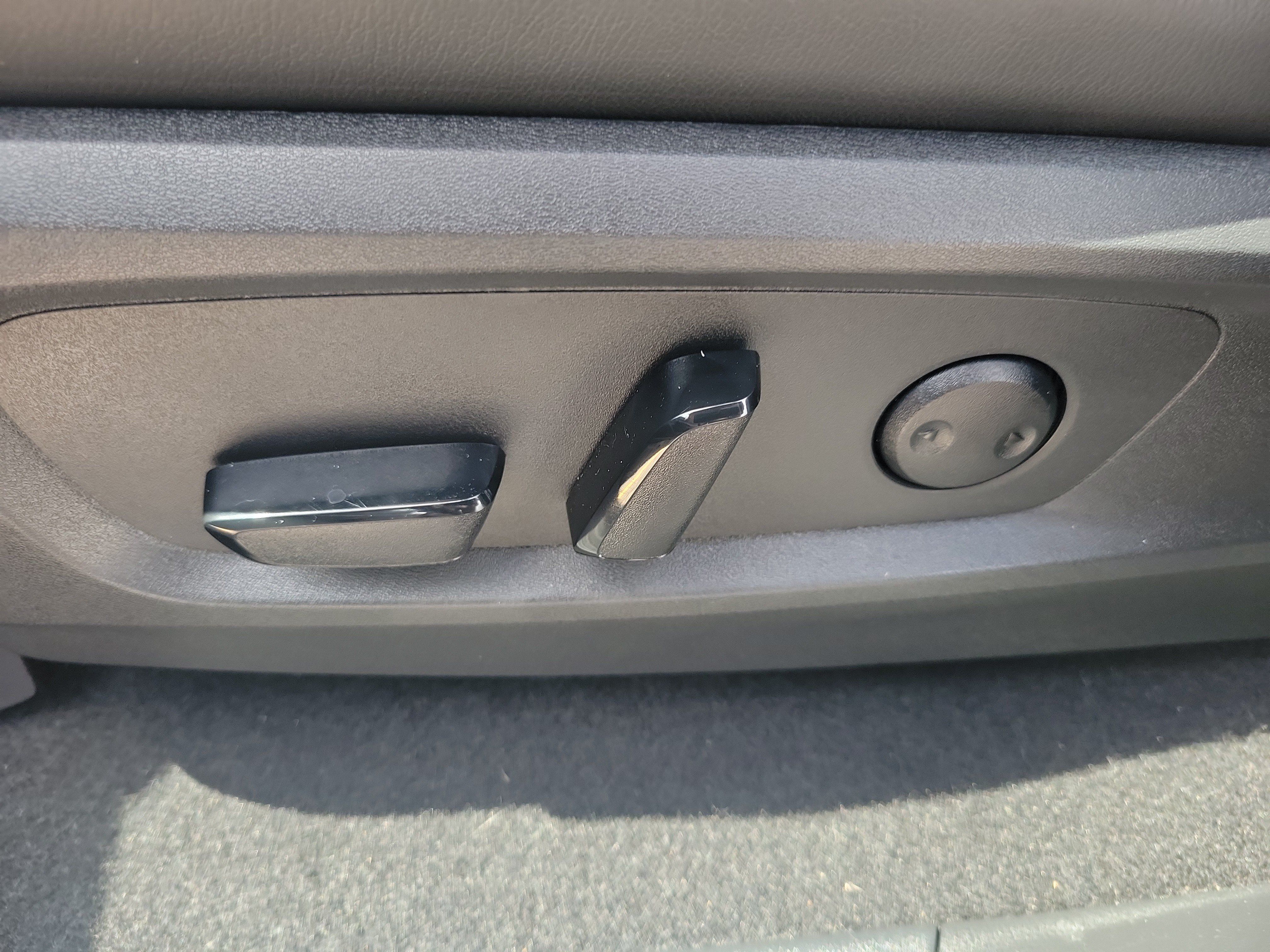 Used 2022 Nissan Pathfinder SL FWD image 14