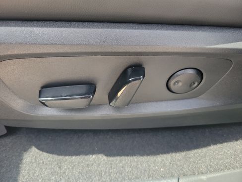 Used 2022 Nissan Pathfinder SL FWD image 14