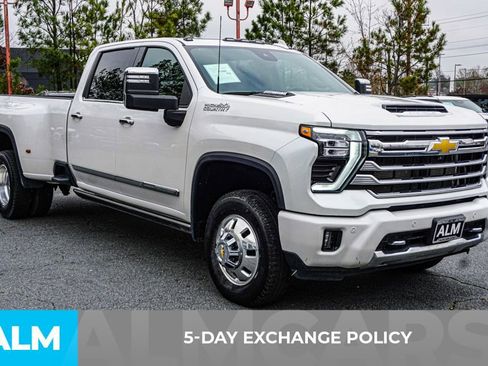 Used 2025 Chevrolet Silverado 3500 High Country w/ Technology Package AWD/4WD image 4