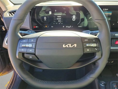 Used 2025 Kia K4 EX image 12