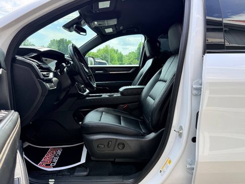 Used 2025 GMC Acadia Elevation w/ Elevation Premium Package AWD/4WD image 18