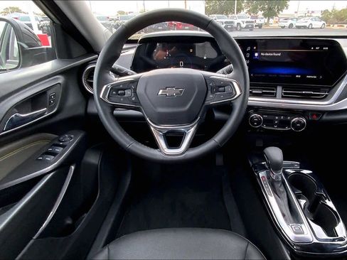 Used 2025 Chevrolet Trax ACTIV w/ Sunroof Package FWD image 6
