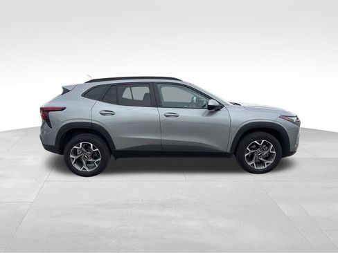 Used 2025 Chevrolet Trax LT image 12