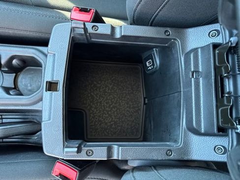 Used 2019 Jeep Wrangler Sport S image 24