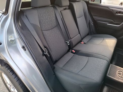 Used 2020 Toyota RAV4 XLE image 24