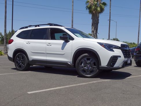 Certified 2025 Subaru Ascent Bronze Edition AWD/4WD image 4