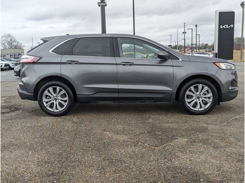 Used 2022 Ford Edge Titanium image 2