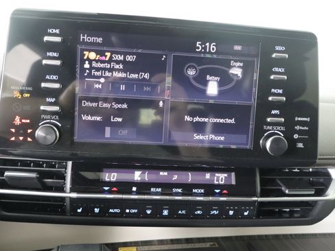 Used 2024 Toyota Sienna Platinum AWD/4WD image 17