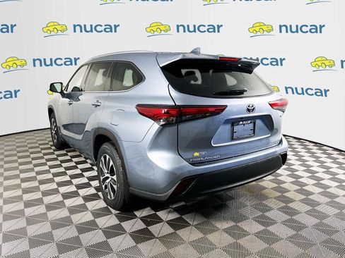 Used 2021 Toyota Highlander XLE image 5