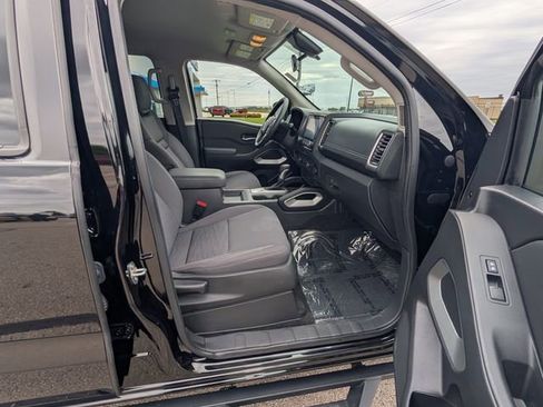 Used 2022 Nissan Frontier SV RWD image 3