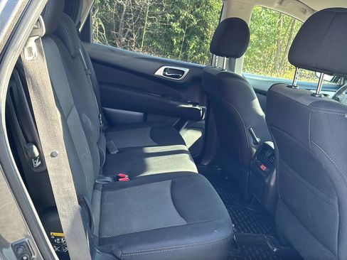 Used 2017 Nissan Pathfinder SV image 13