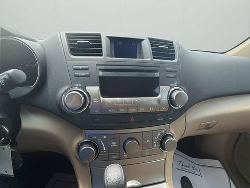 Used 2012 Toyota Highlander FWD w/ Tech Pkg image 10