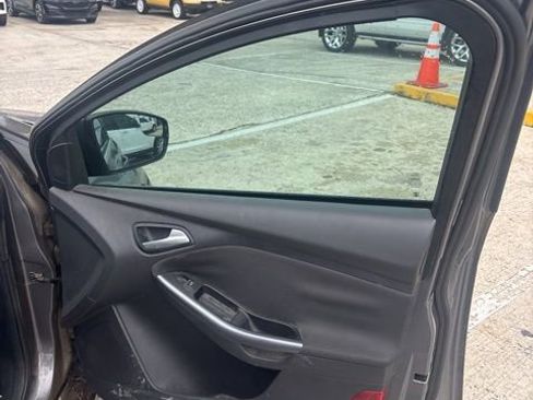 Used 2014 Ford Focus Titanium image 6