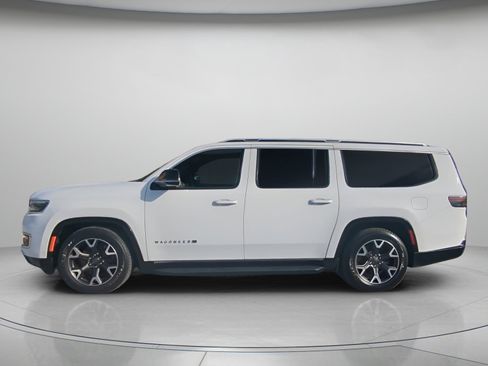 Used 2023 Jeep Wagoneer L Series III w/ Preferred Equipment Group image 13