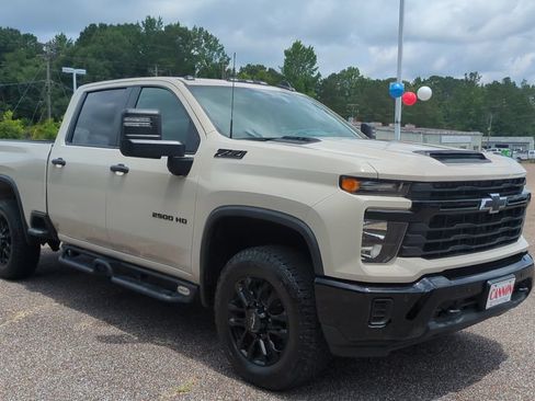 Used 2026 Chevrolet Silverado 2500 Custom w/ Custom Value Package AWD/4WD image 3